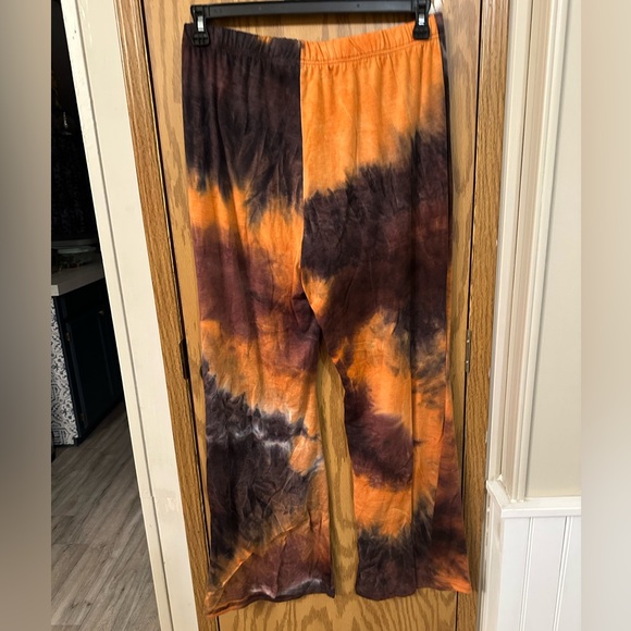 SHEIN Curve Tie Dye Flare Pants - Picture 4 of 4
